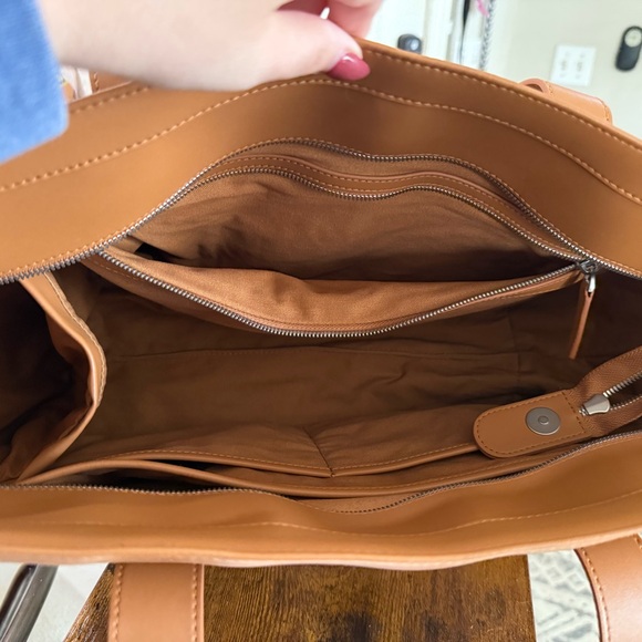 Elegant Tan Tote Bag - Picture 8 of 11